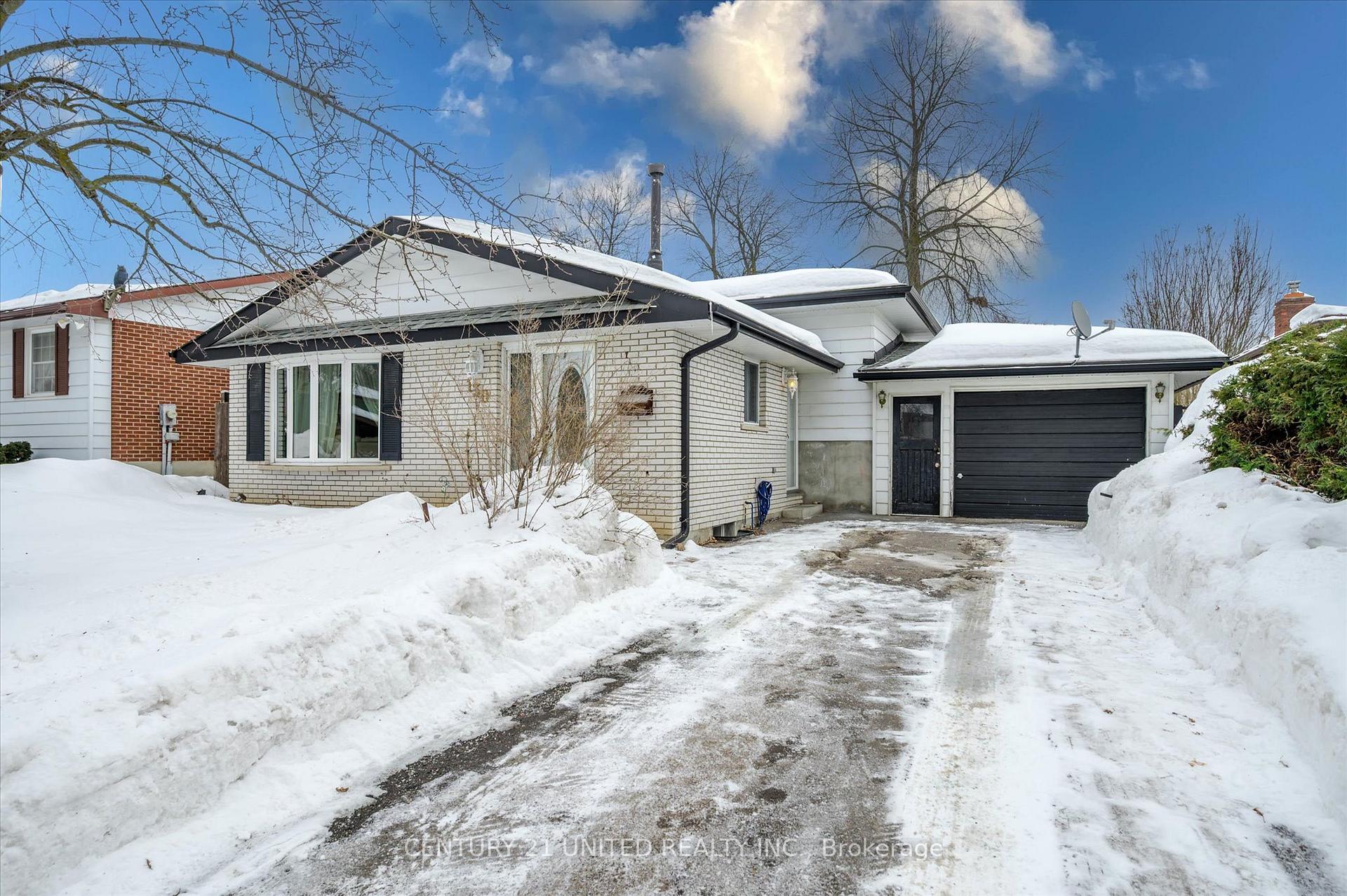 Photo 2 of 130 Greenhill Drive, Peterborough, Otonabee Ward 1 — HOMEH