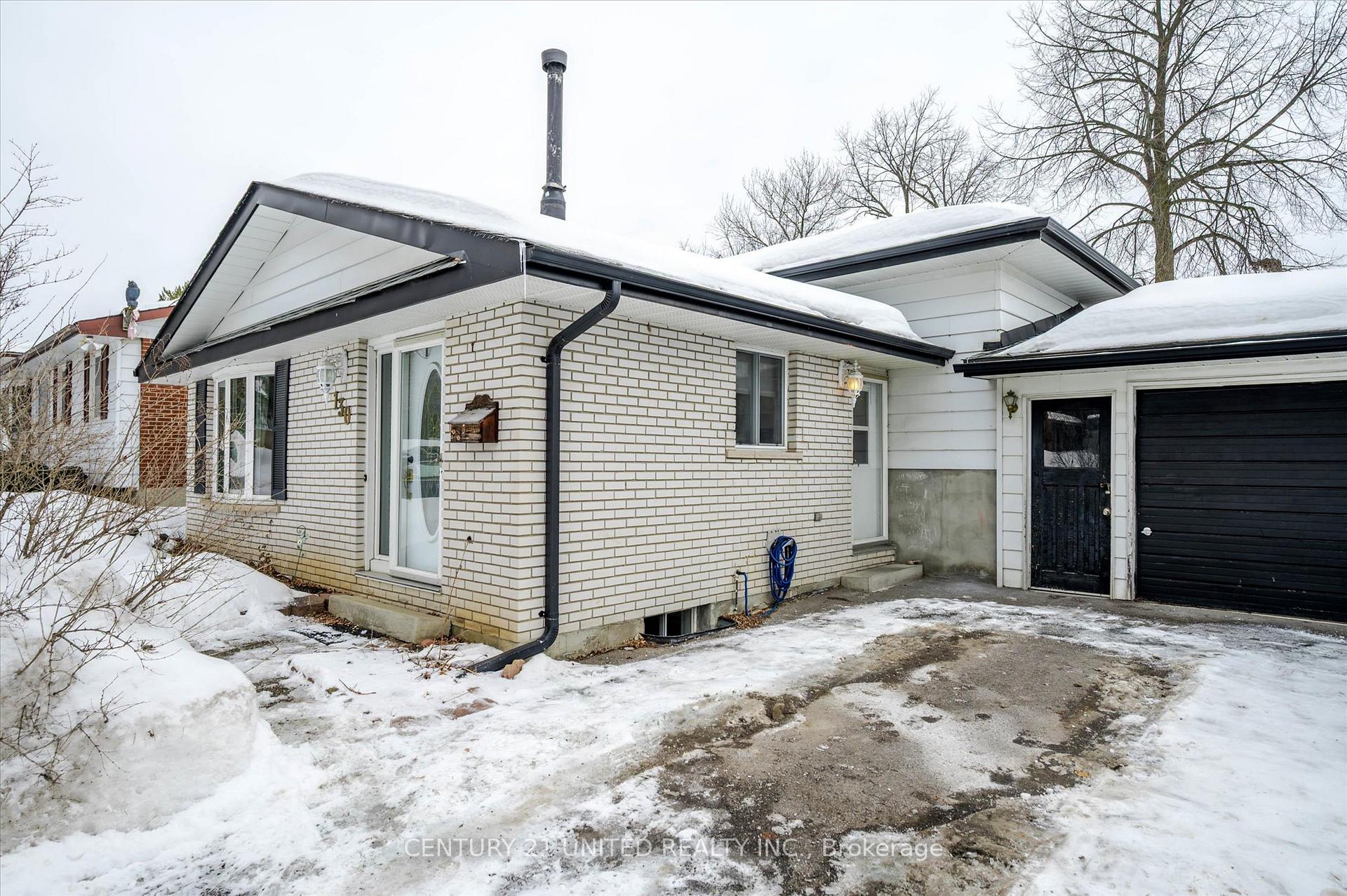Photo 3 of 130 Greenhill Drive, Peterborough, Otonabee Ward 1 — HOMEH