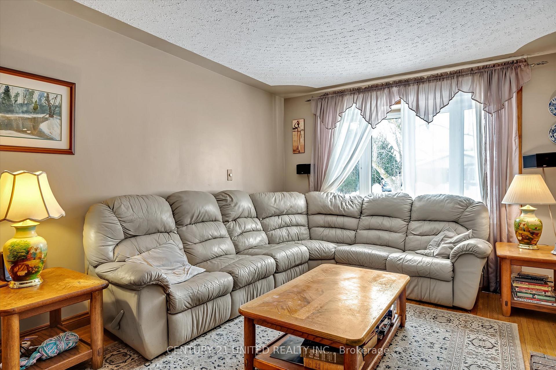 Photo 13 of 130 Greenhill Drive, Peterborough, Otonabee Ward 1 — HOMEH