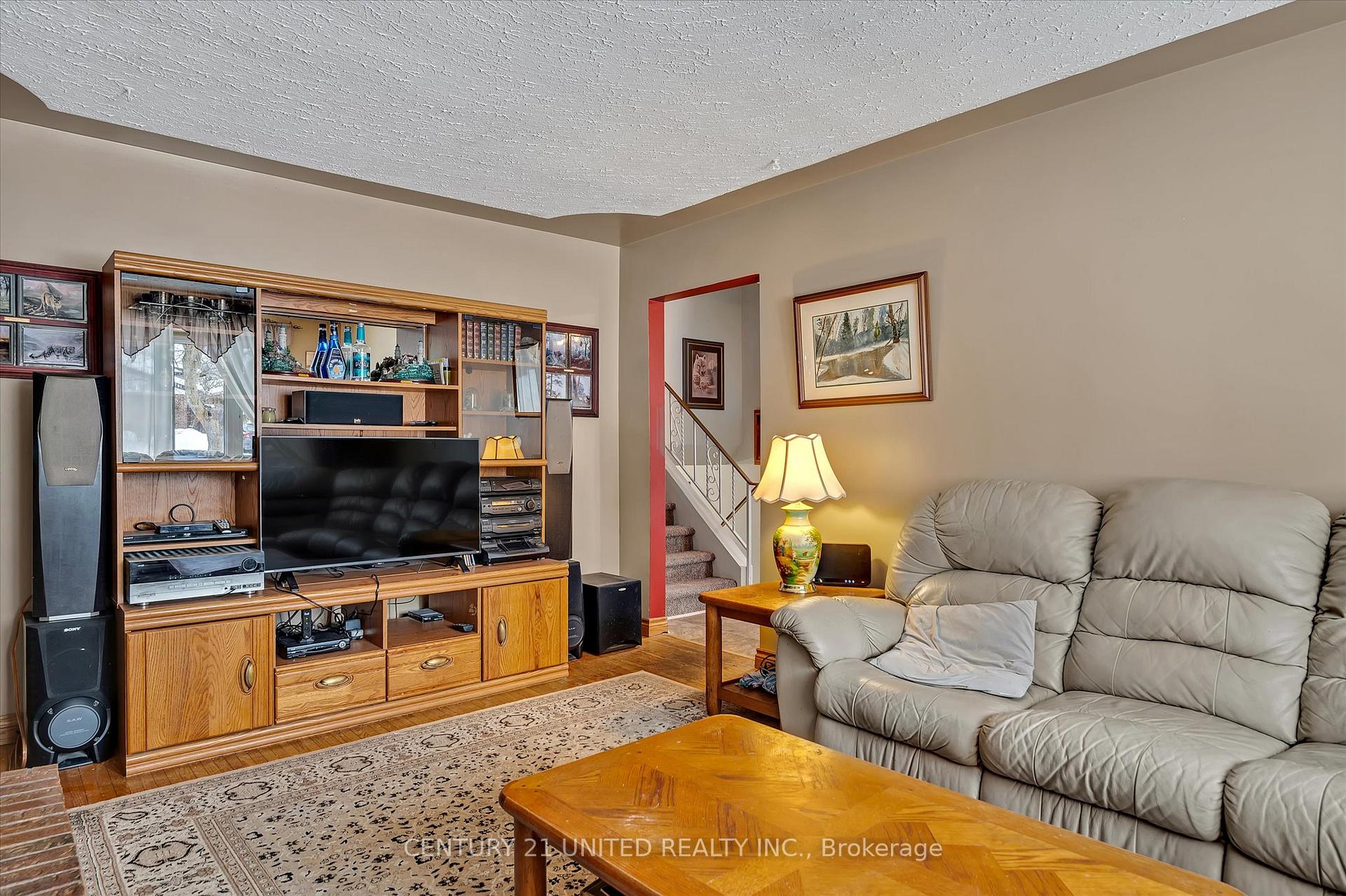 Photo 14 of 130 Greenhill Drive, Peterborough, Otonabee Ward 1 — HOMEH