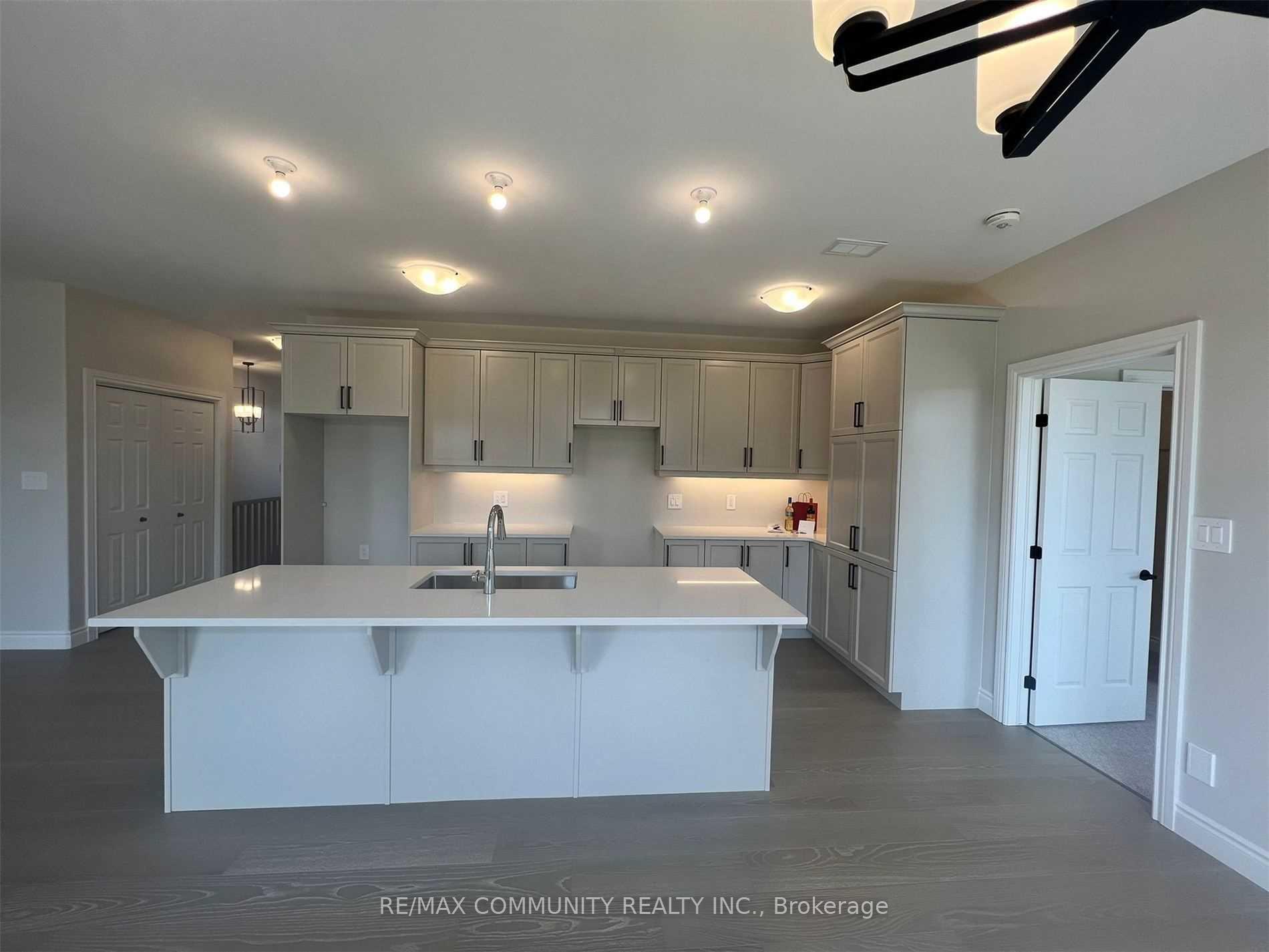 Photo 5 of 16 Athabaska Drive, Belleville, Thurlow Ward — HOMEH