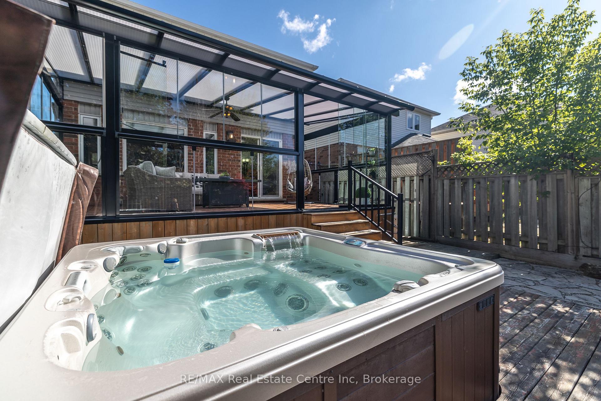 Photo 2 of 31 Bushmills Crescent, Guelph, Willow West/Sugarbush/West Acres — HOMEH