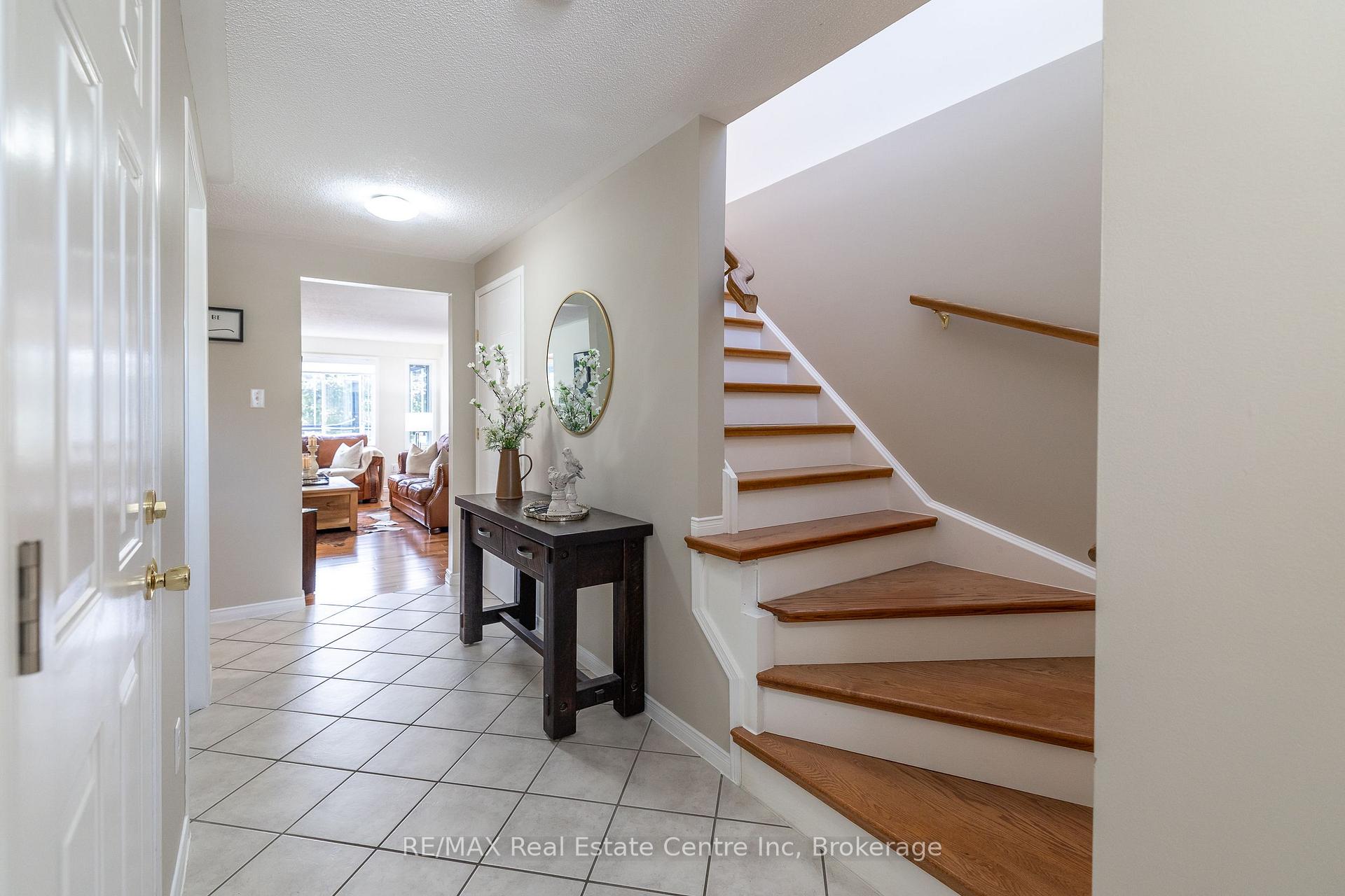 Photo 5 of 31 Bushmills Crescent, Guelph, Willow West/Sugarbush/West Acres — HOMEH