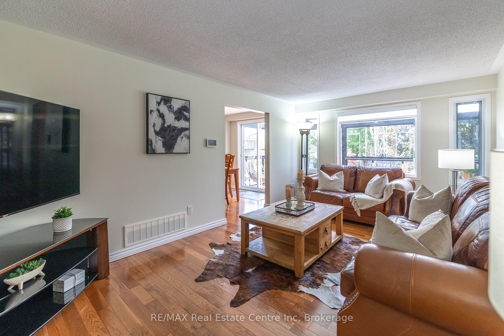 Photo 6 of 31 Bushmills Crescent, Guelph, Willow West/Sugarbush/West Acres — HOMEH