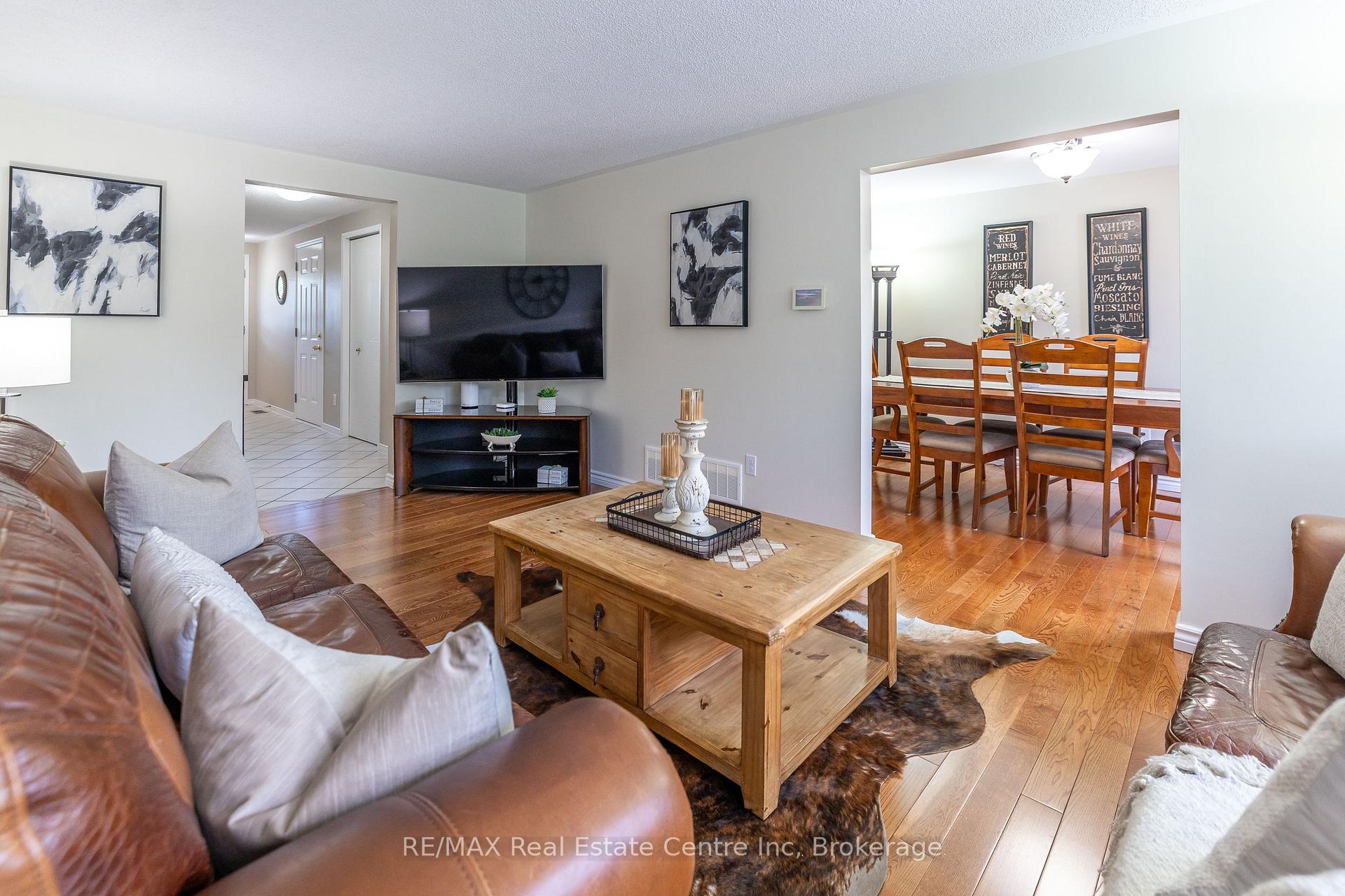 Photo 8 of 31 Bushmills Crescent, Guelph, Willow West/Sugarbush/West Acres — HOMEH