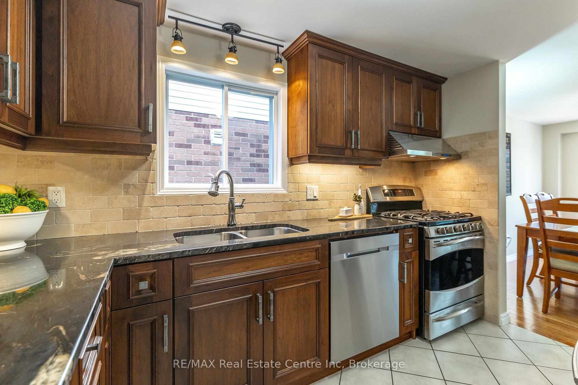 Photo 13 of 31 Bushmills Crescent, Guelph, Willow West/Sugarbush/West Acres — HOMEH