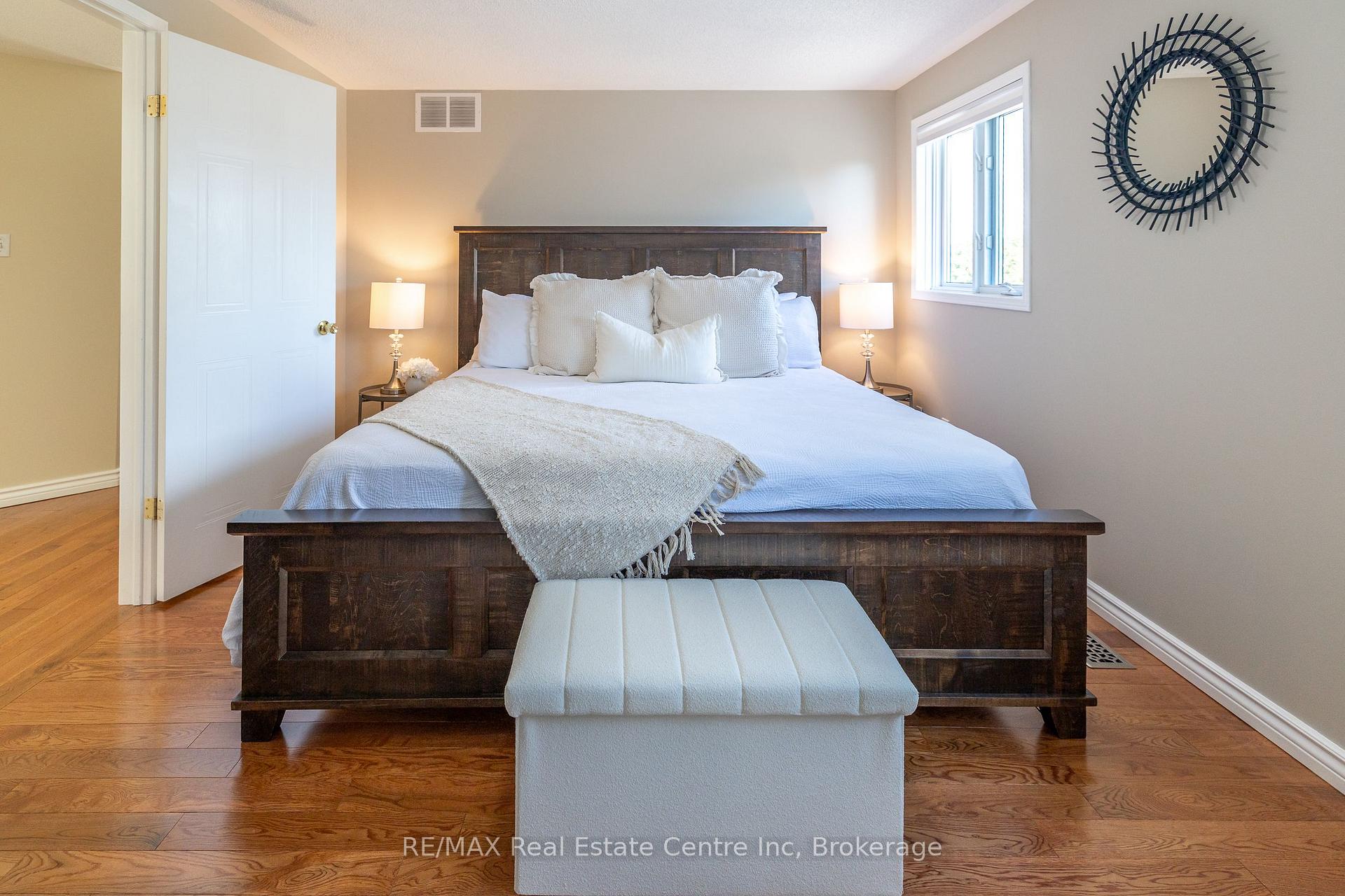 Photo 16 of 31 Bushmills Crescent, Guelph, Willow West/Sugarbush/West Acres — HOMEH
