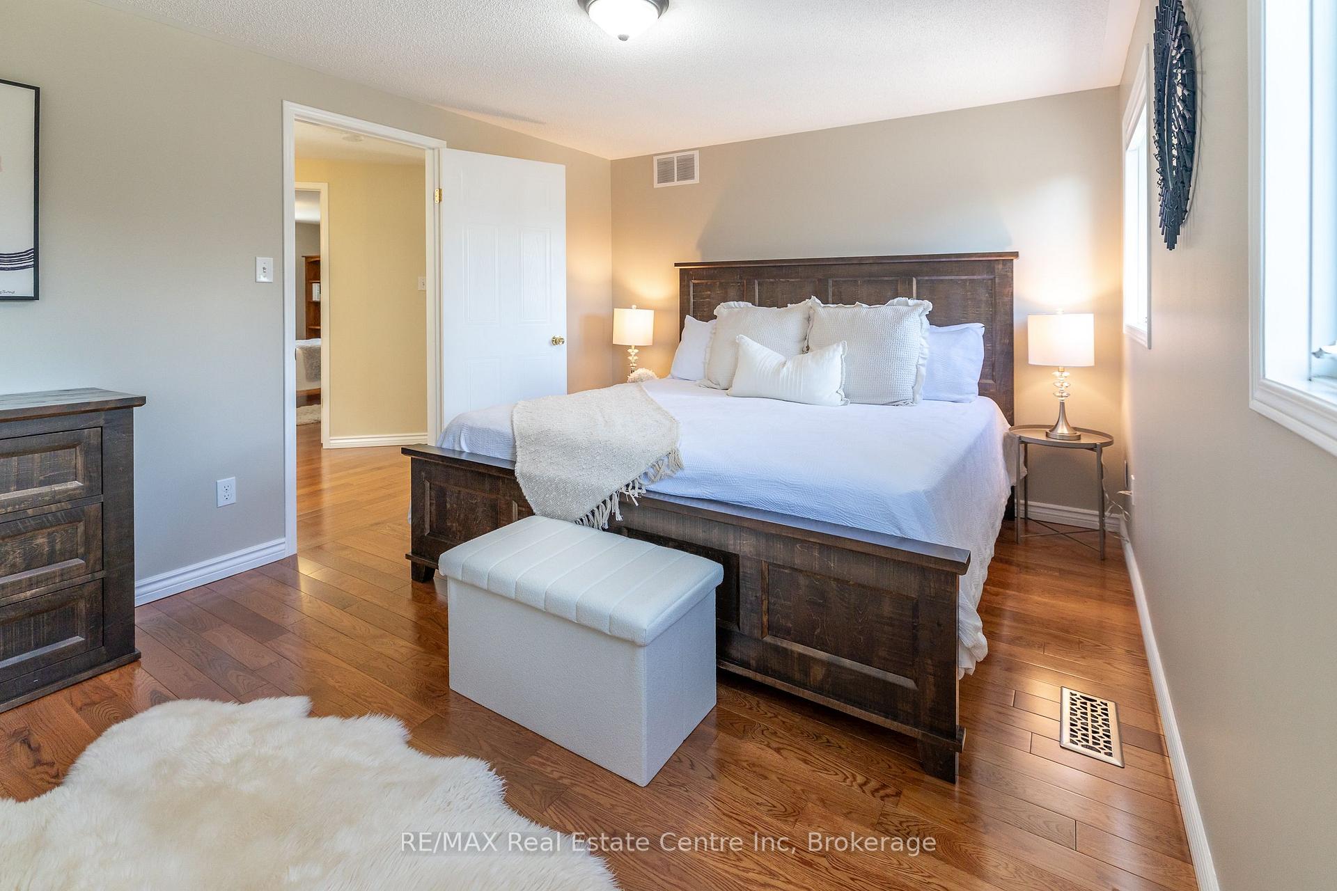 Photo 17 of 31 Bushmills Crescent, Guelph, Willow West/Sugarbush/West Acres — HOMEH