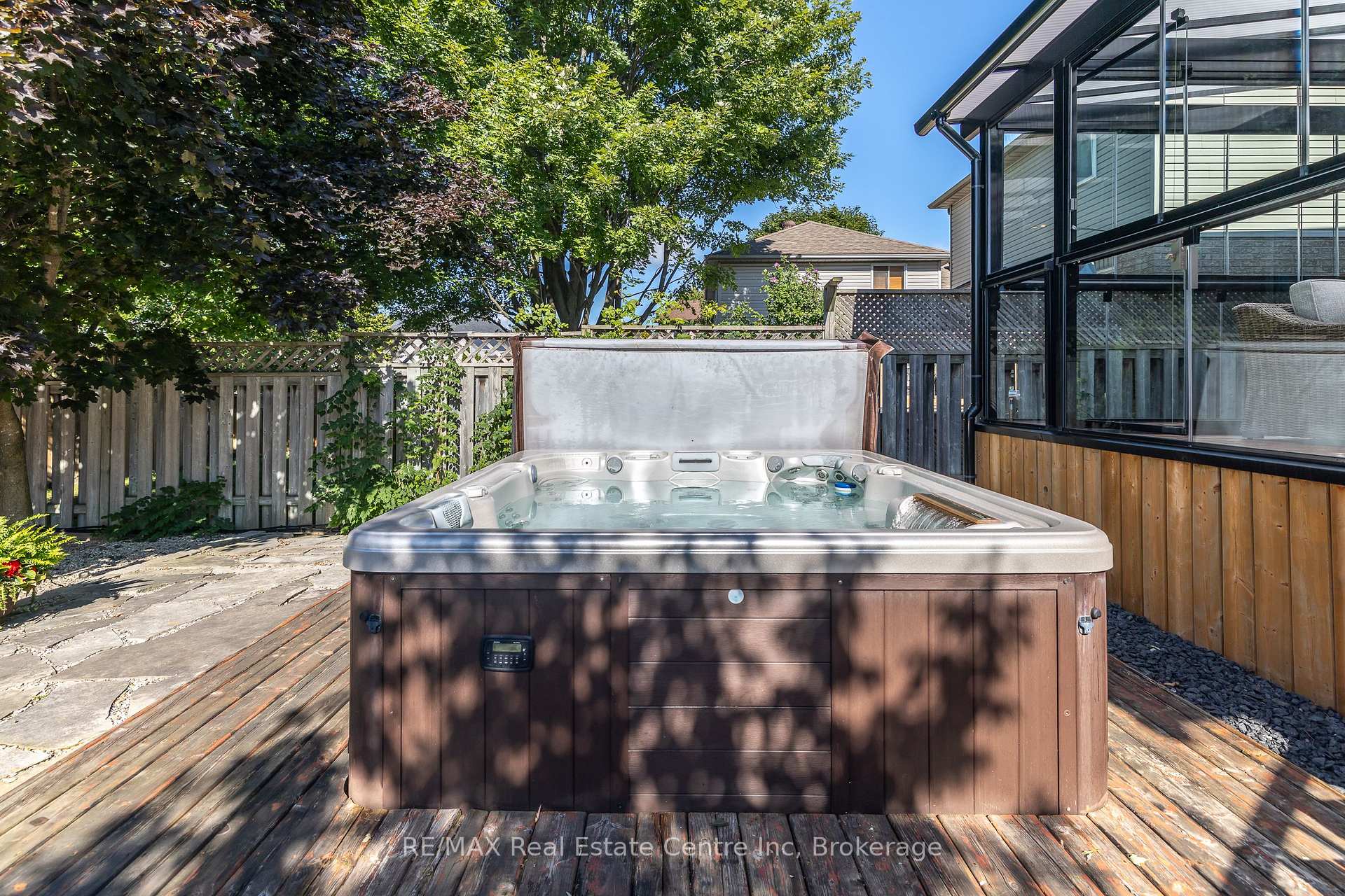 Photo 32 of 31 Bushmills Crescent, Guelph, Willow West/Sugarbush/West Acres — HOMEH