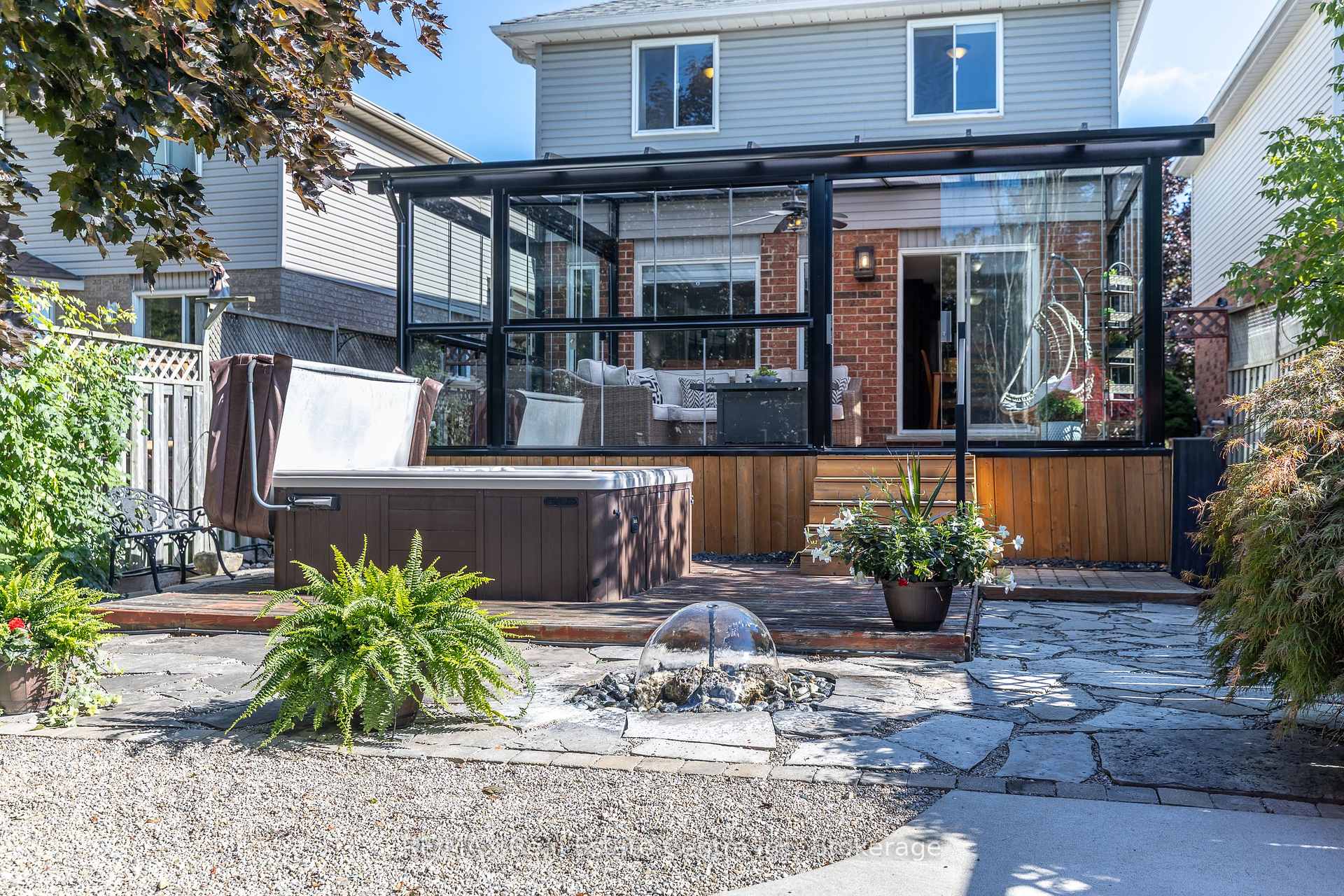 Photo 35 of 31 Bushmills Crescent, Guelph, Willow West/Sugarbush/West Acres — HOMEH