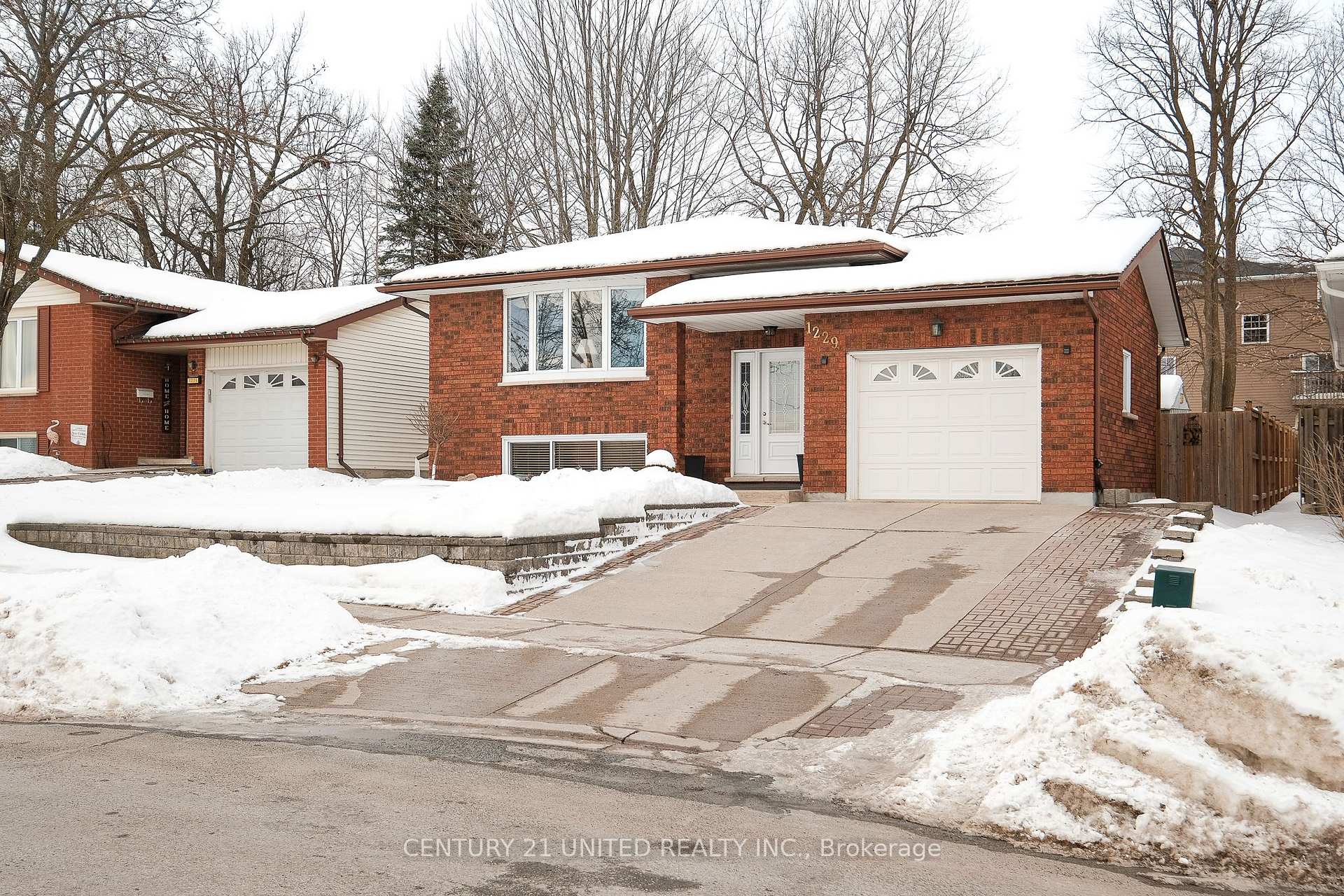 Photo 2 of 1229 Neptune Street, Peterborough, Northcrest Ward 5 — HOMEH