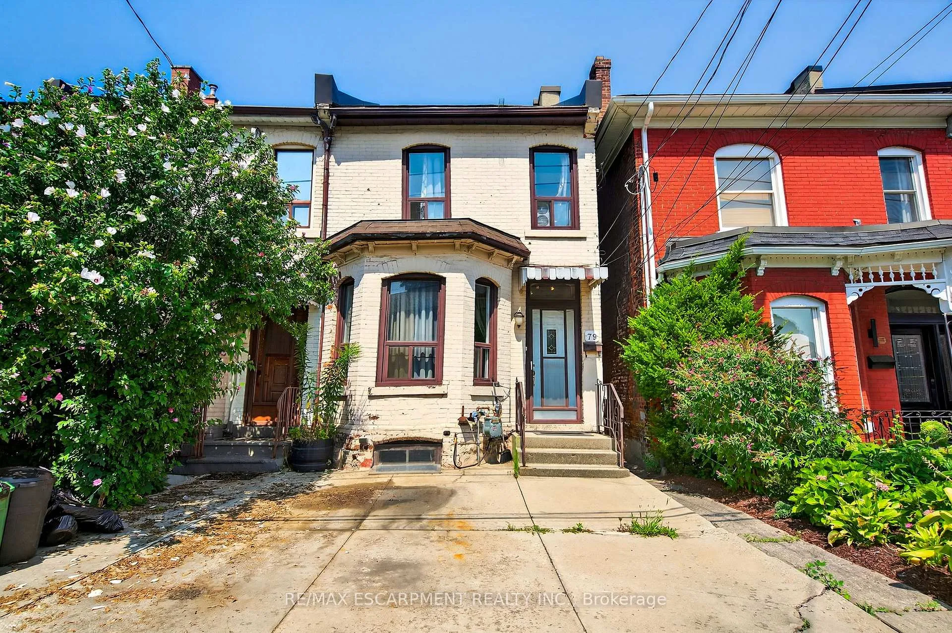 Front of 79 Murray Street E