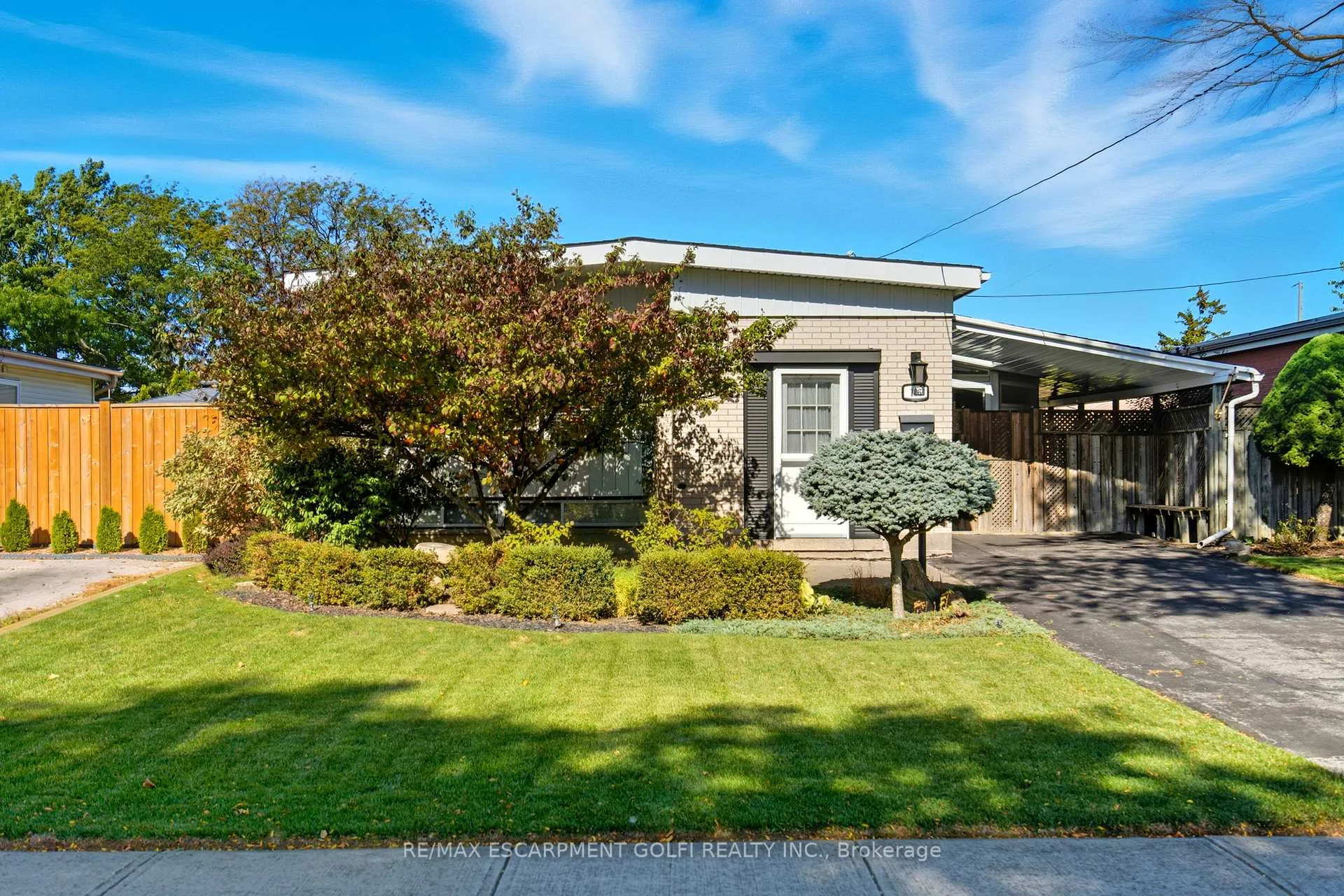 Photo 1 of 106 Fielding Crescent, Hamilton, Lawfield — HOMEH