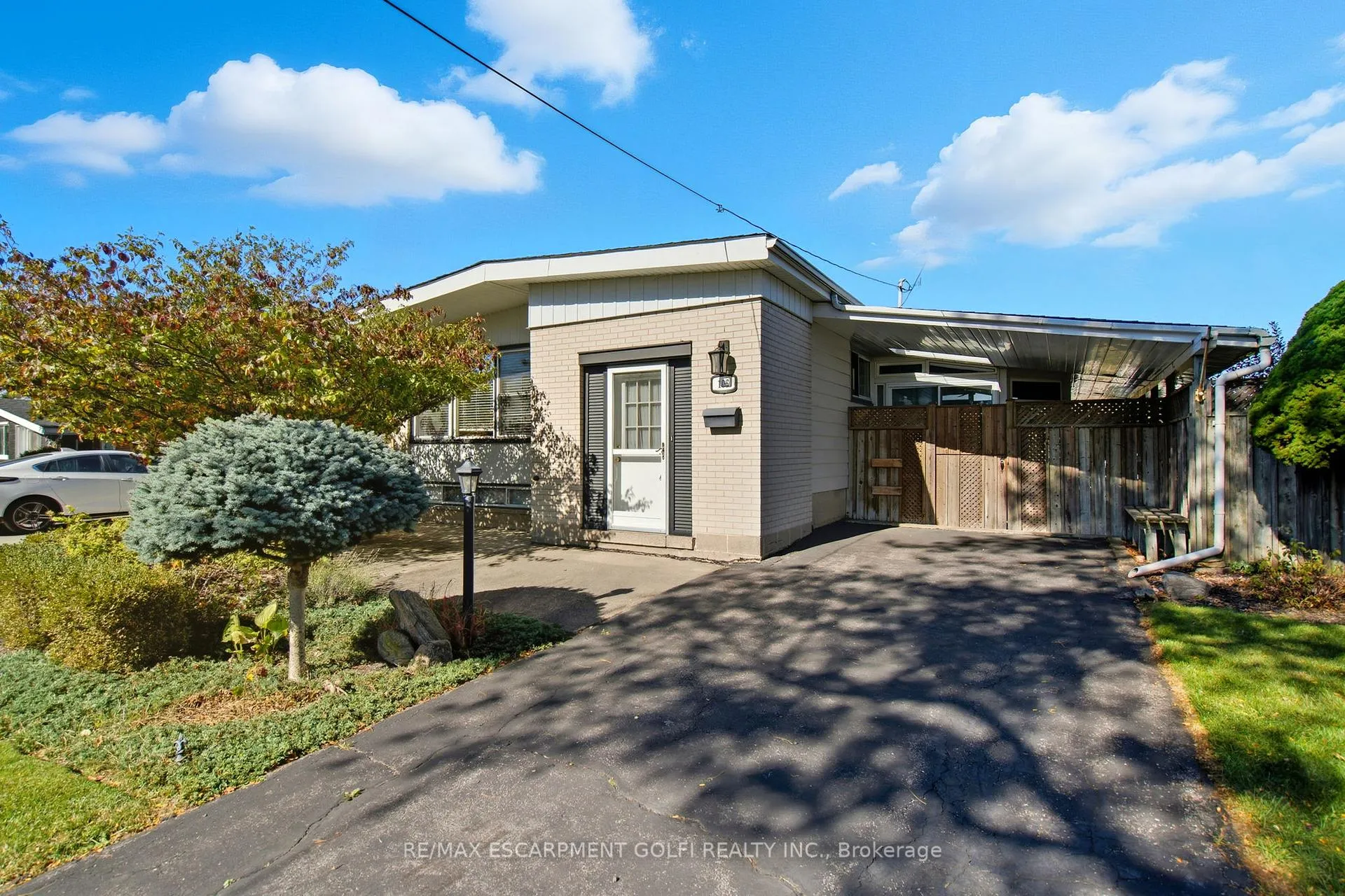 Photo 2 of 106 Fielding Crescent, Hamilton, Lawfield — HOMEH