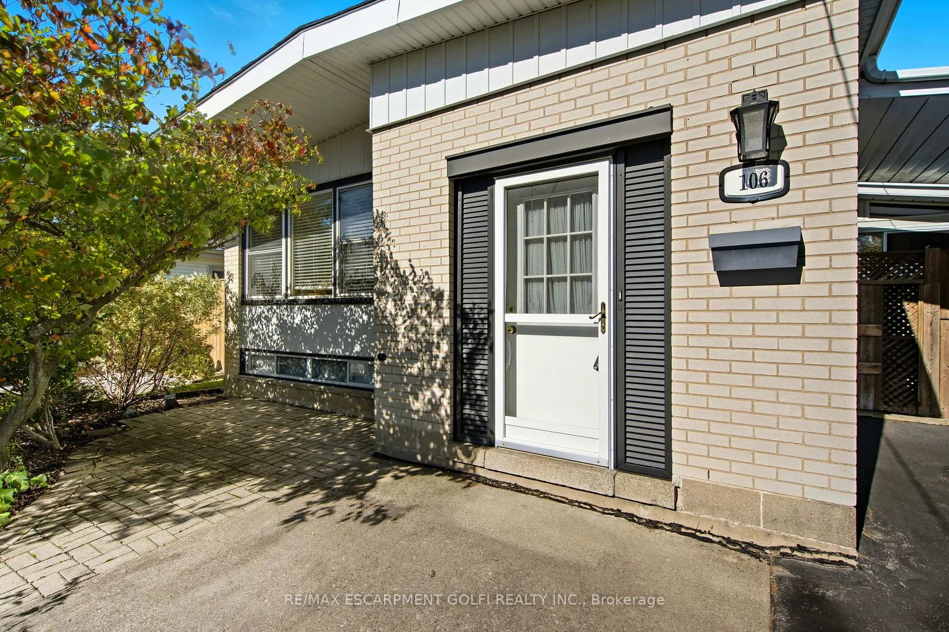 Photo 3 of 106 Fielding Crescent, Hamilton, Lawfield — HOMEH