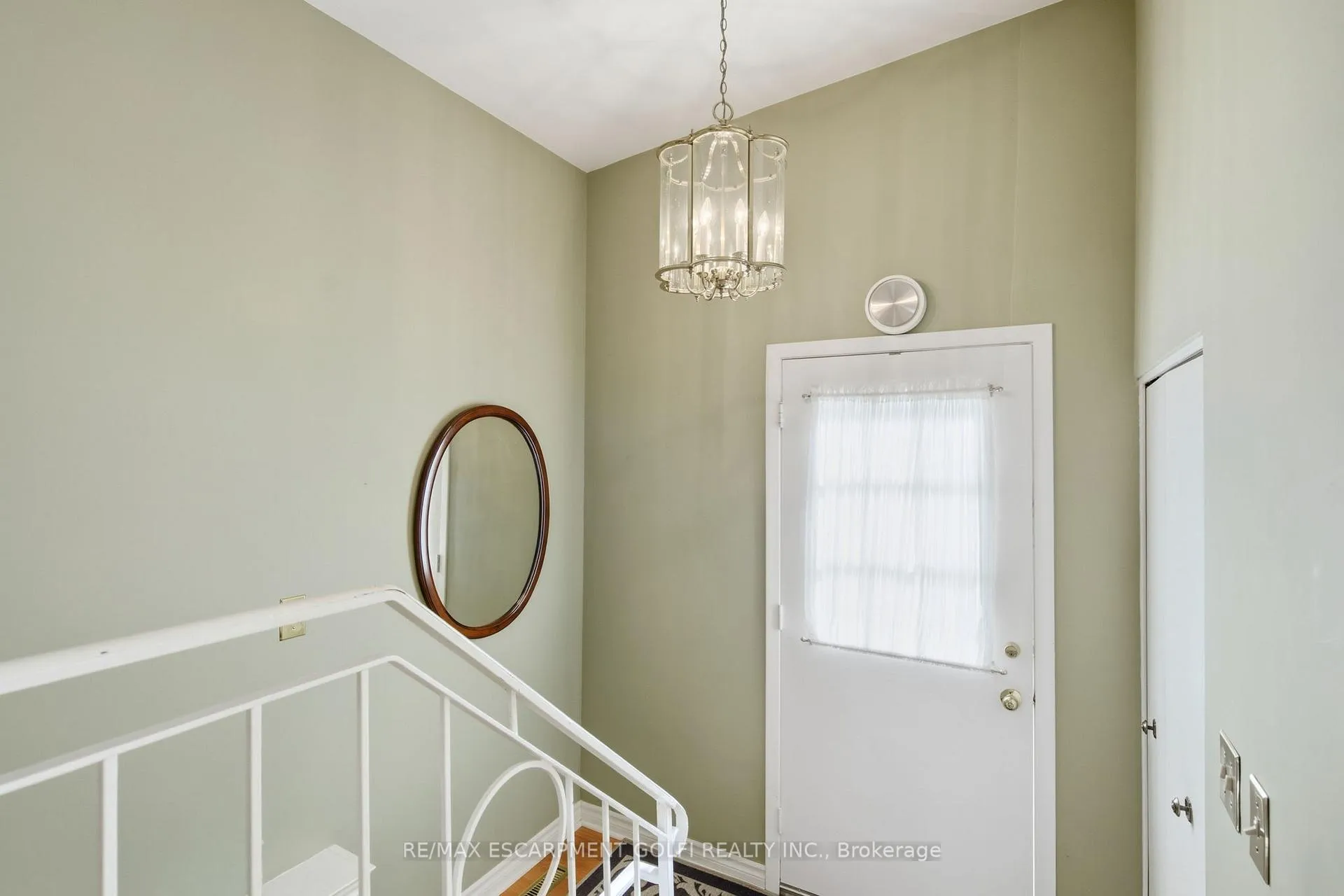 Photo 4 of 106 Fielding Crescent, Hamilton, Lawfield — HOMEH