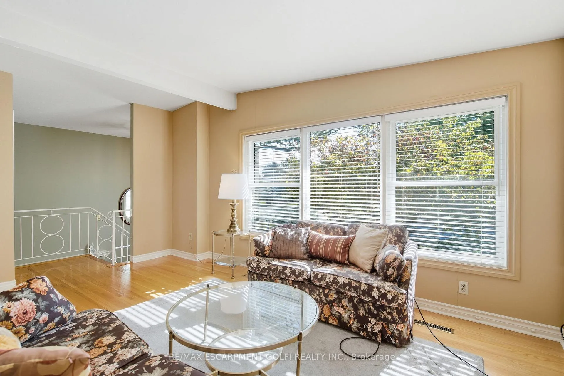 Photo 7 of 106 Fielding Crescent, Hamilton, Lawfield — HOMEH