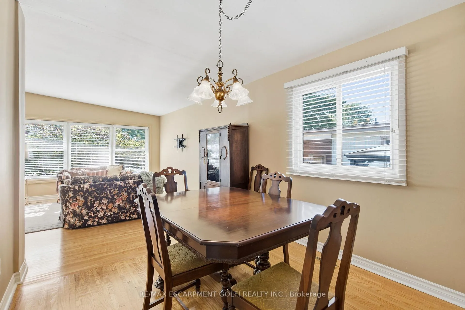 Photo 8 of 106 Fielding Crescent, Hamilton, Lawfield — HOMEH