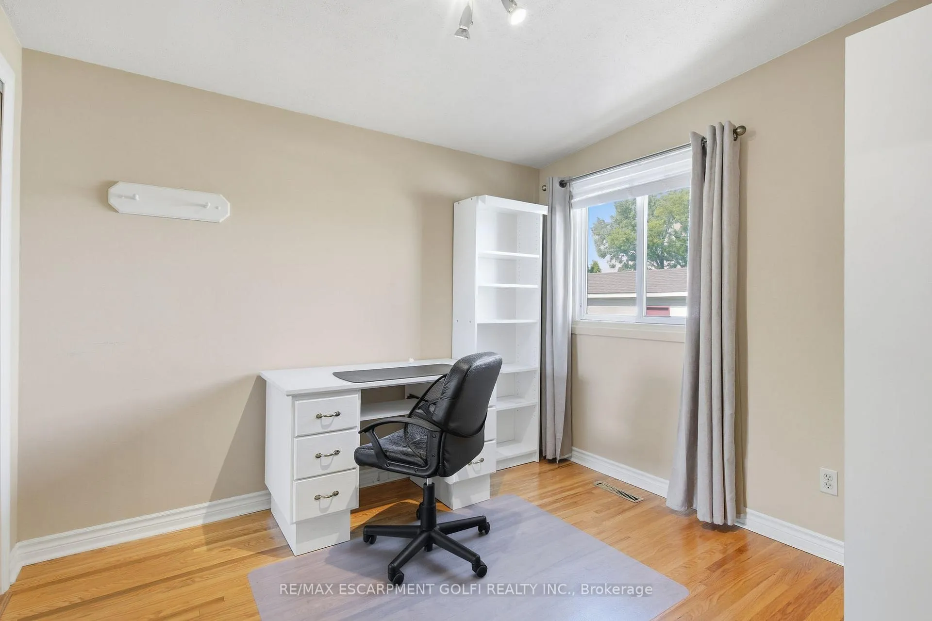 Photo 13 of 106 Fielding Crescent, Hamilton, Lawfield — HOMEH