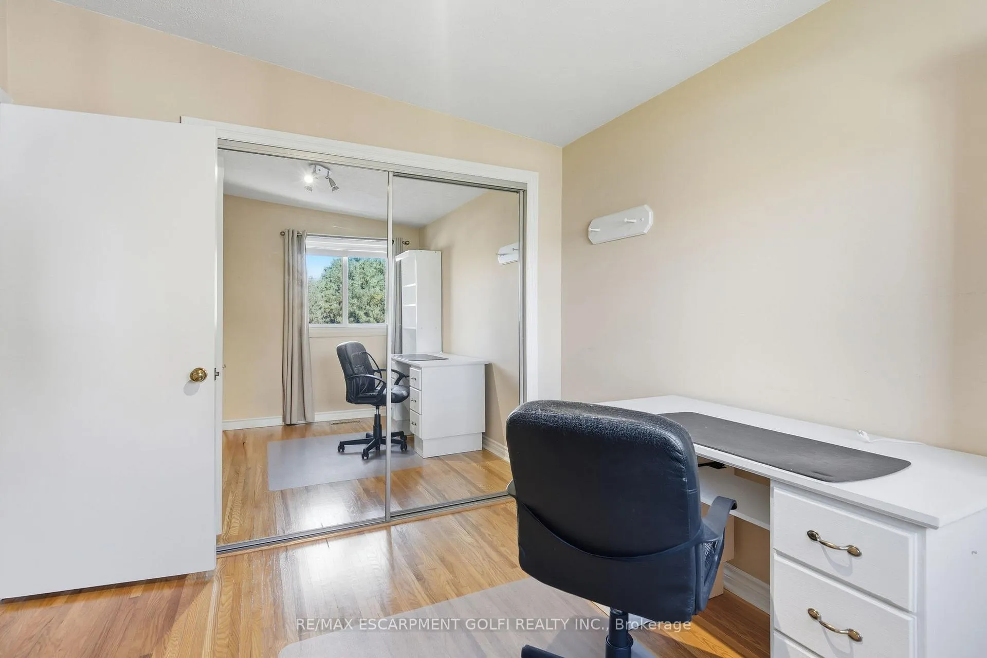 Photo 14 of 106 Fielding Crescent, Hamilton, Lawfield — HOMEH