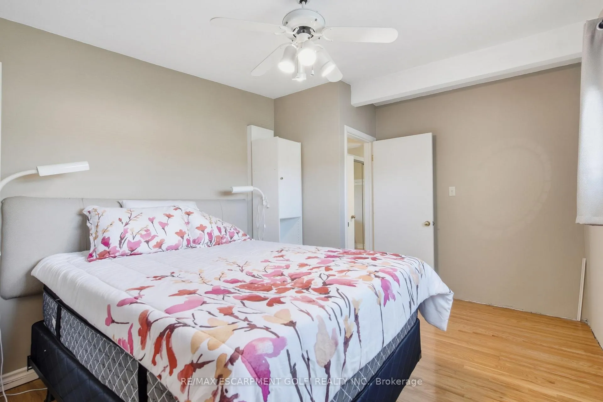 Photo 16 of 106 Fielding Crescent, Hamilton, Lawfield — HOMEH