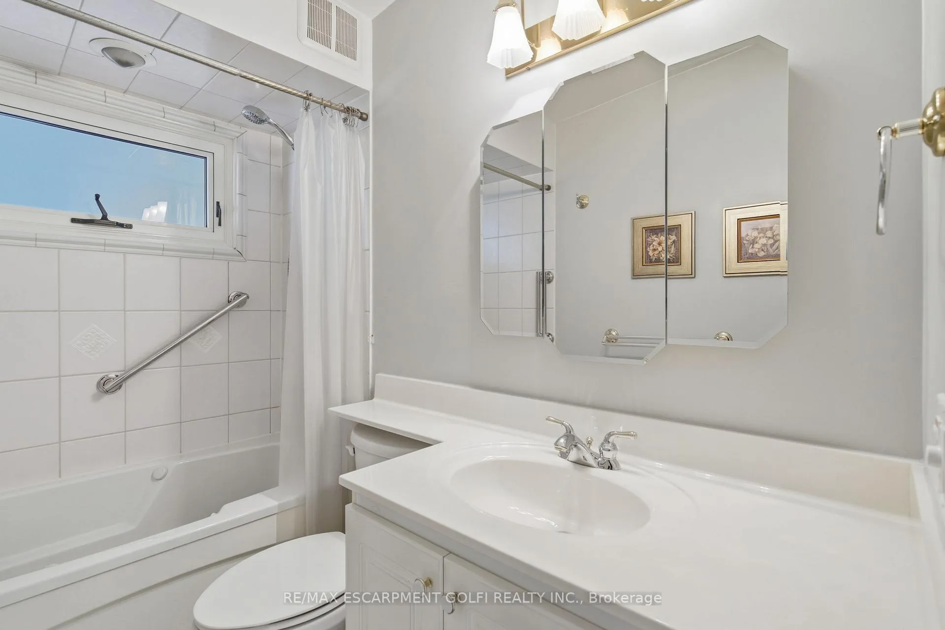 Photo 17 of 106 Fielding Crescent, Hamilton, Lawfield — HOMEH
