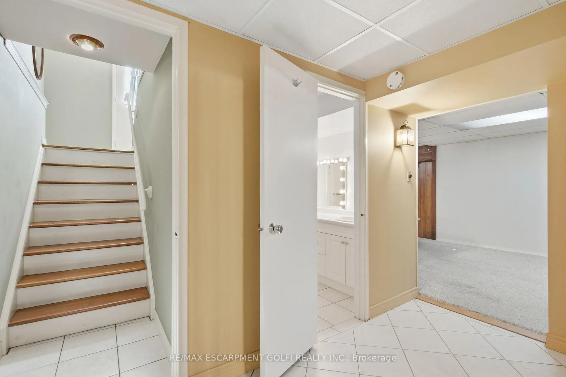 Photo 18 of 106 Fielding Crescent, Hamilton, Lawfield — HOMEH