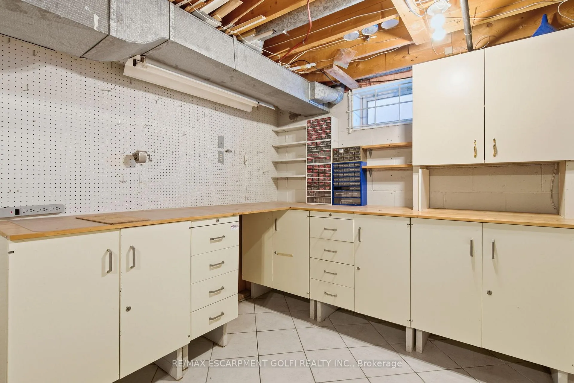 Photo 23 of 106 Fielding Crescent, Hamilton, Lawfield — HOMEH