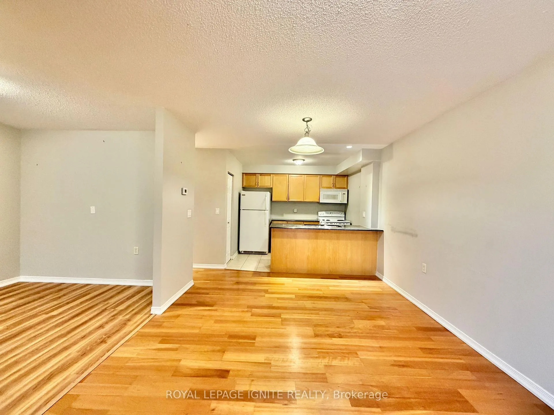 Photo 6 of Unit 117, 61 Clarington Boulevard, Clarington, Bowmanville — HOMEH