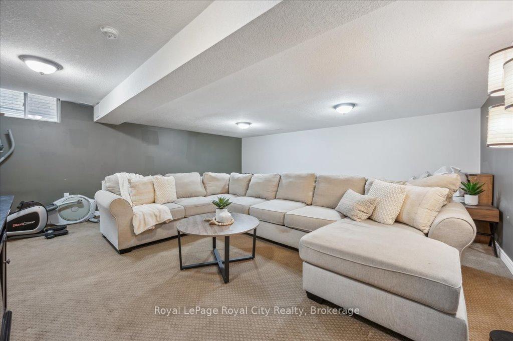 Photo 32 of 93 Doyle Drive, Guelph, Clairfields/Hanlon Business Park — HOMEH