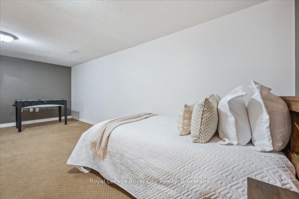 Photo 34 of 93 Doyle Drive, Guelph, Clairfields/Hanlon Business Park — HOMEH