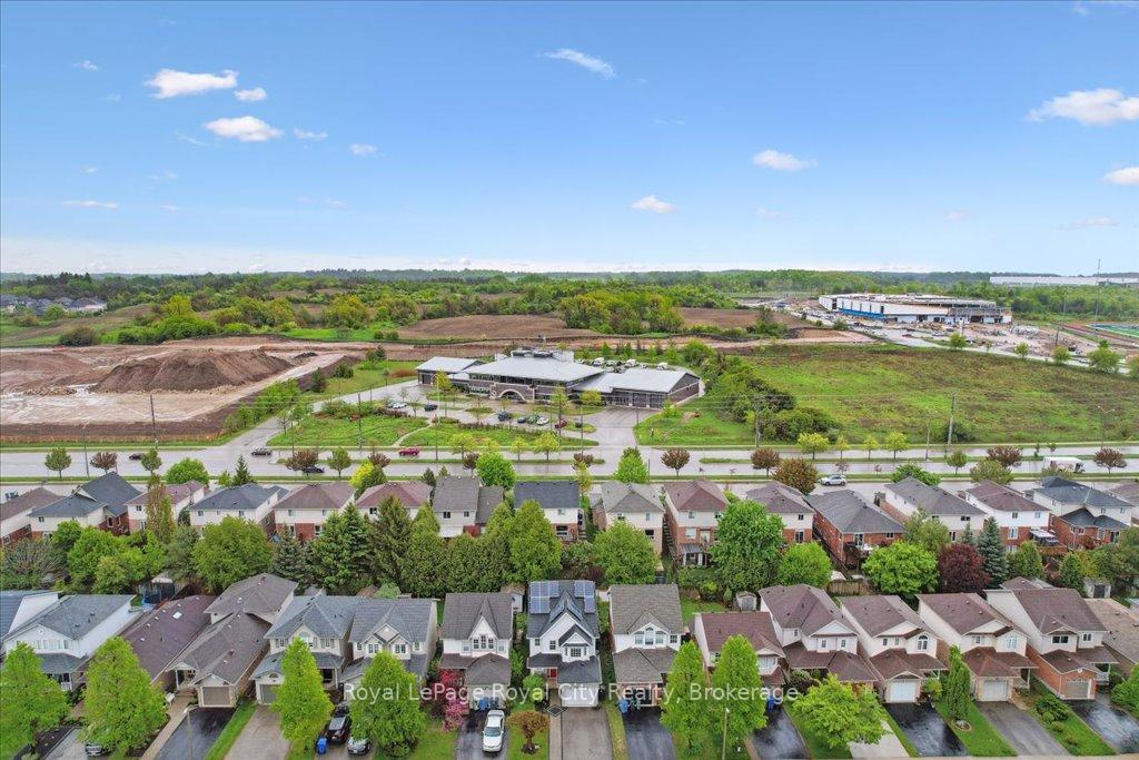 Photo 42 of 93 Doyle Drive, Guelph, Clairfields/Hanlon Business Park — HOMEH