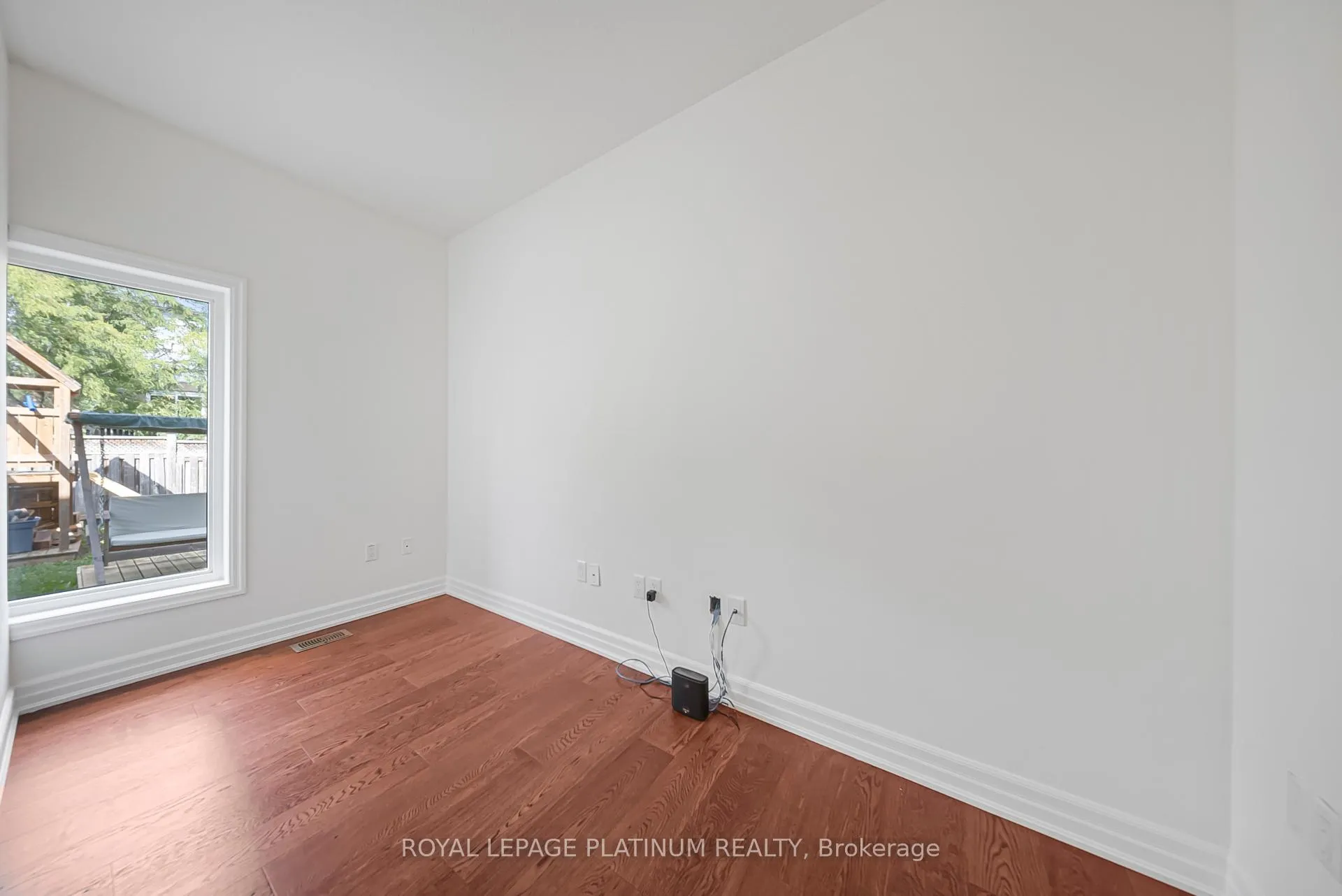 Photo 25 of 34 Samuel Drive, Guelph, Pineridge/Westminster Woods — HOMEH