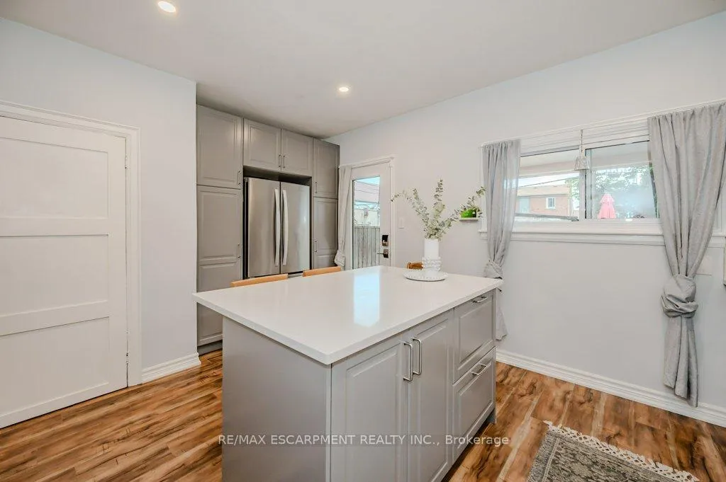 Photo 16 of 63 Beechwood Avenue, Hamilton, Stipley — HOMEH