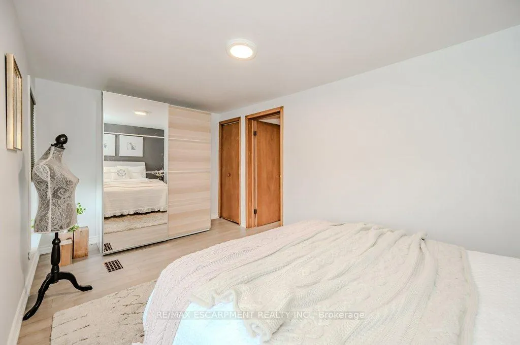 Photo 23 of 63 Beechwood Avenue, Hamilton, Stipley — HOMEH