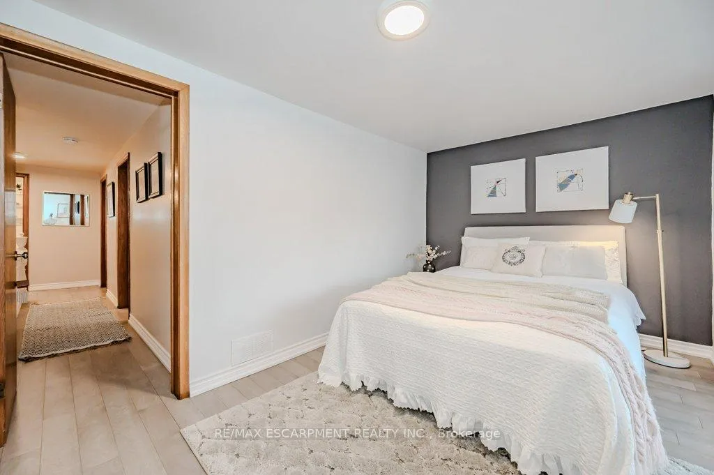 Photo 24 of 63 Beechwood Avenue, Hamilton, Stipley — HOMEH