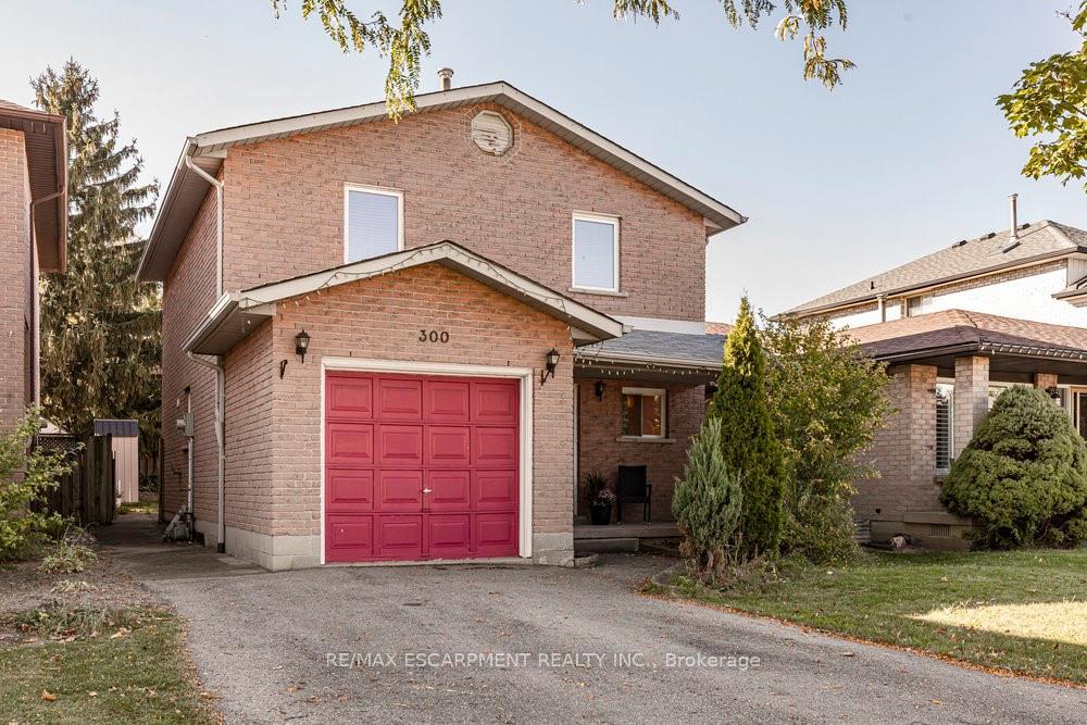 Photo 2 of 300 Crerar Drive, Hamilton, Crerar — HOMEH