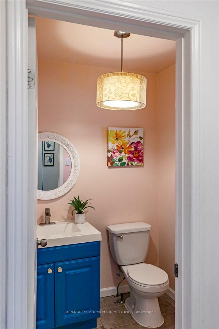 Photo 4 of 300 Crerar Drive, Hamilton, Crerar — HOMEH