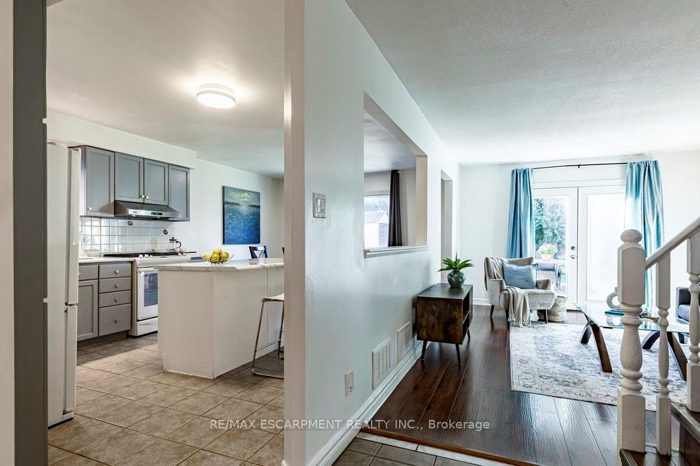 Photo 5 of 300 Crerar Drive, Hamilton, Crerar — HOMEH