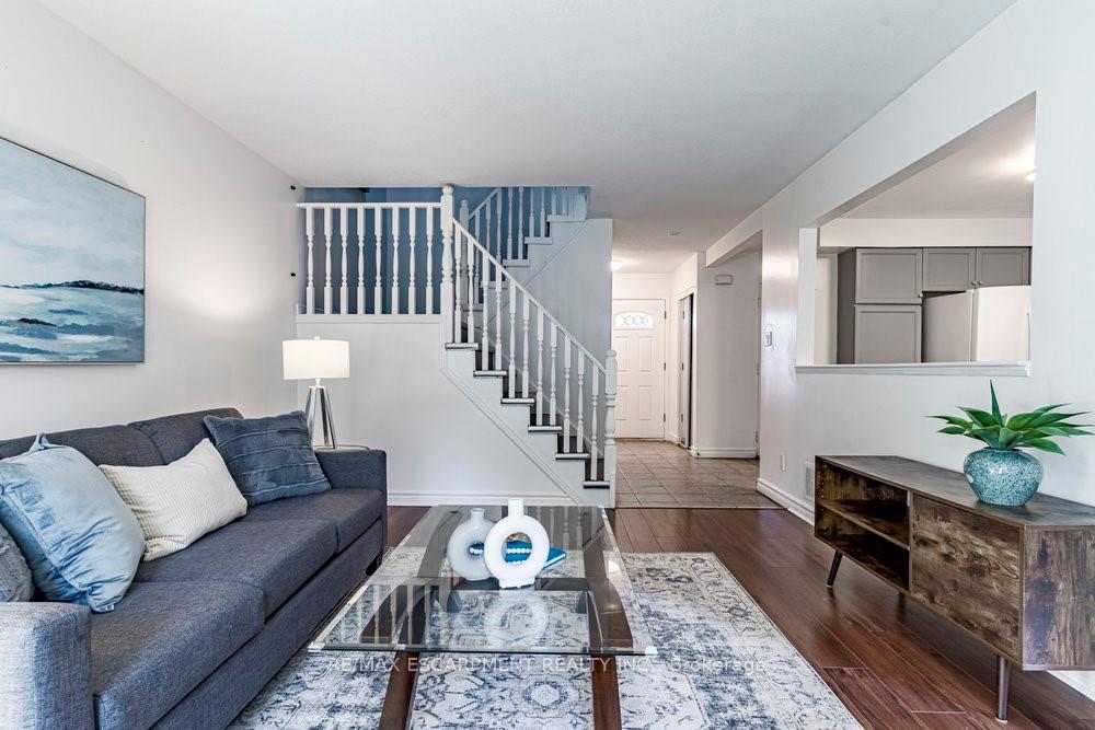 Photo 10 of 300 Crerar Drive, Hamilton, Crerar — HOMEH