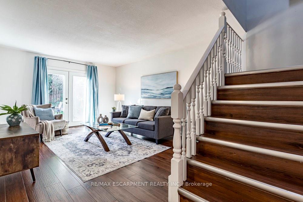 Photo 11 of 300 Crerar Drive, Hamilton, Crerar — HOMEH