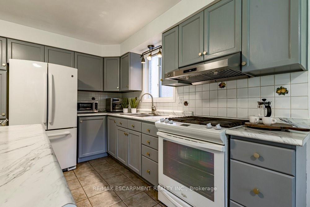 Photo 13 of 300 Crerar Drive, Hamilton, Crerar — HOMEH