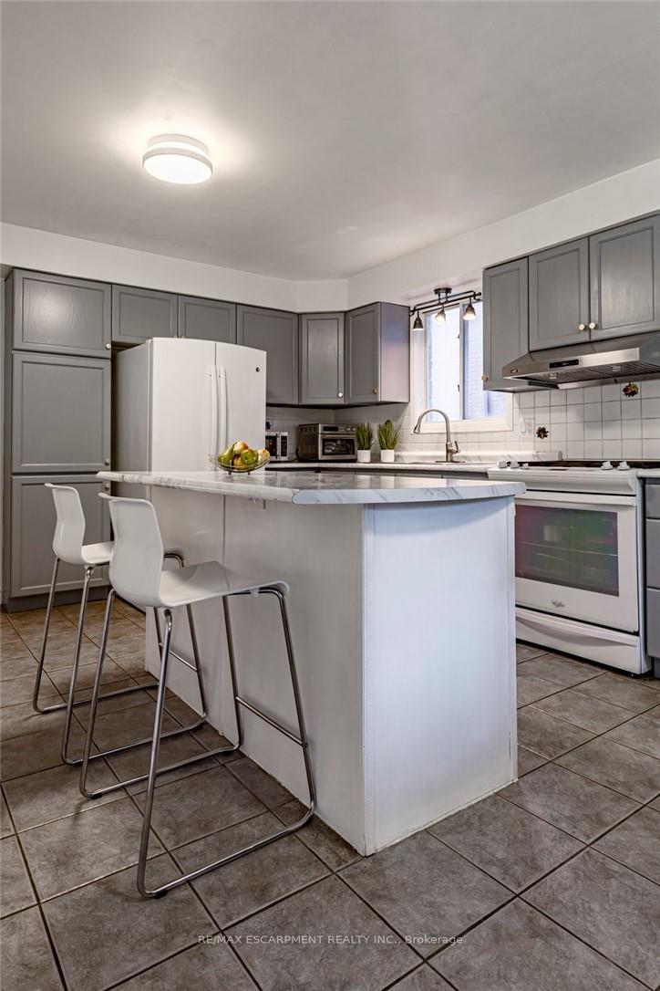 Photo 18 of 300 Crerar Drive, Hamilton, Crerar — HOMEH