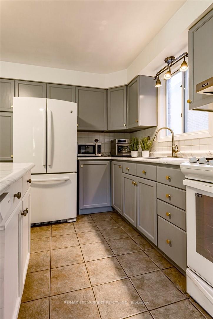 Photo 19 of 300 Crerar Drive, Hamilton, Crerar — HOMEH