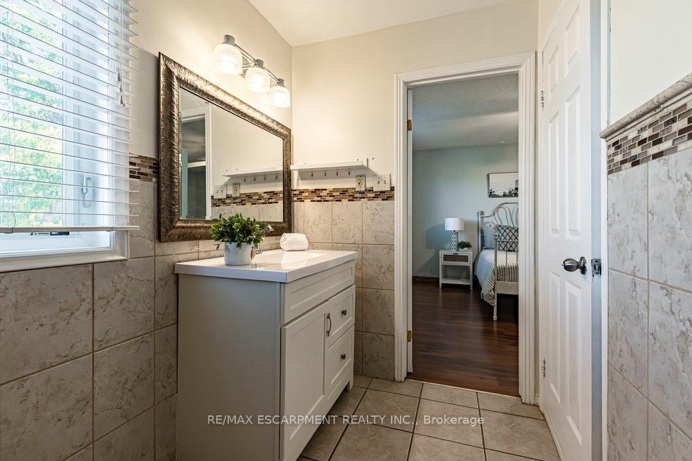 Photo 25 of 300 Crerar Drive, Hamilton, Crerar — HOMEH