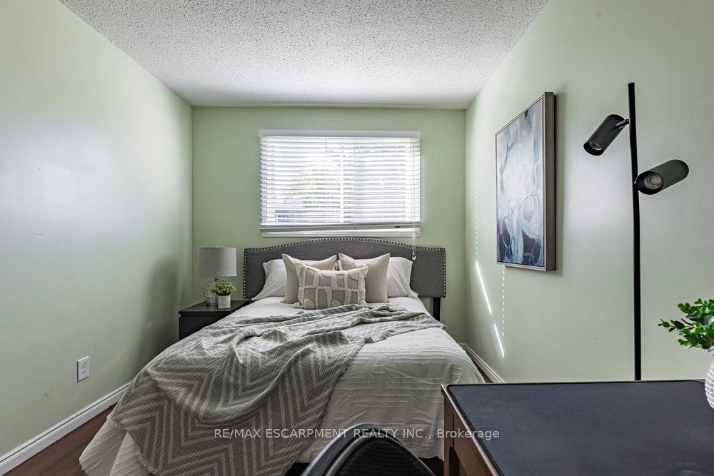 Photo 29 of 300 Crerar Drive, Hamilton, Crerar — HOMEH