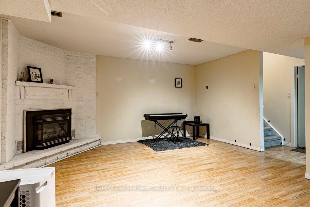 Photo 33 of 300 Crerar Drive, Hamilton, Crerar — HOMEH