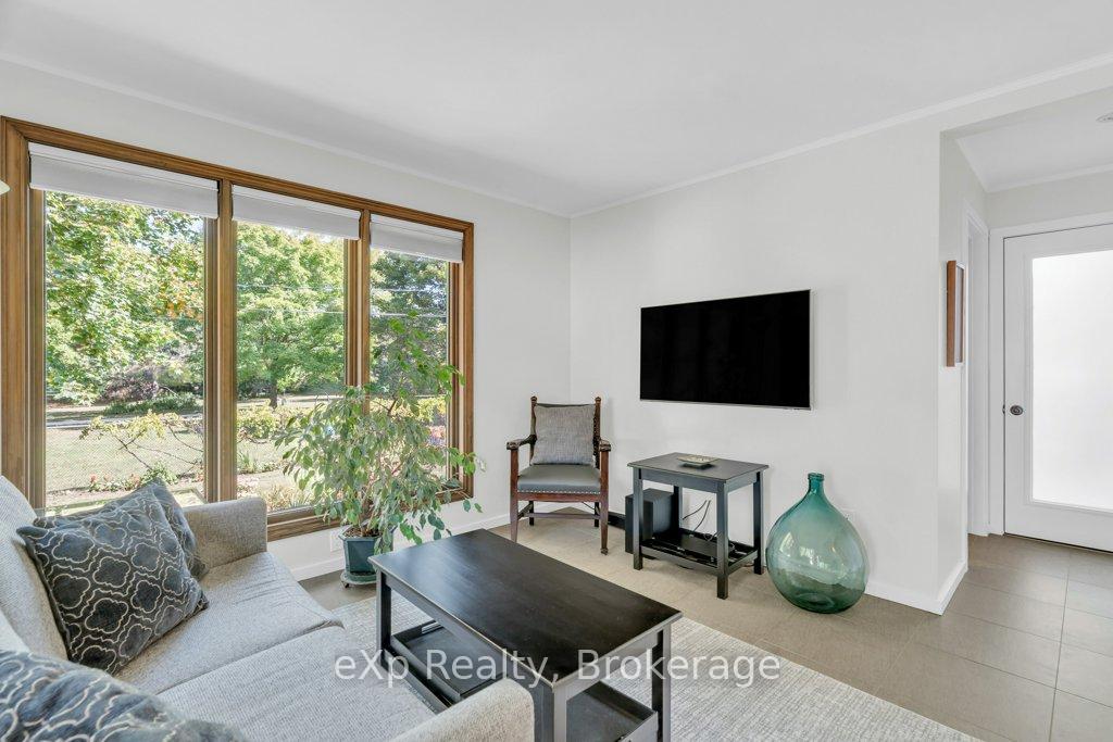 Photo 12 of 18 Colborn Street, Guelph, Kortright East — HOMEH