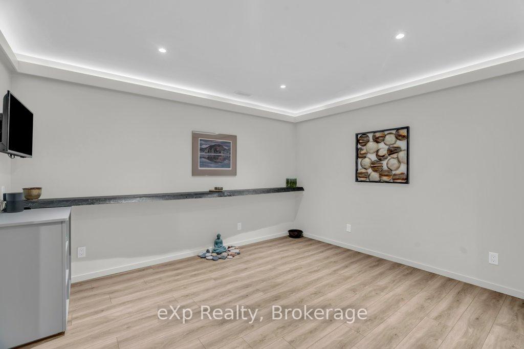 Photo 31 of 18 Colborn Street, Guelph, Kortright East — HOMEH