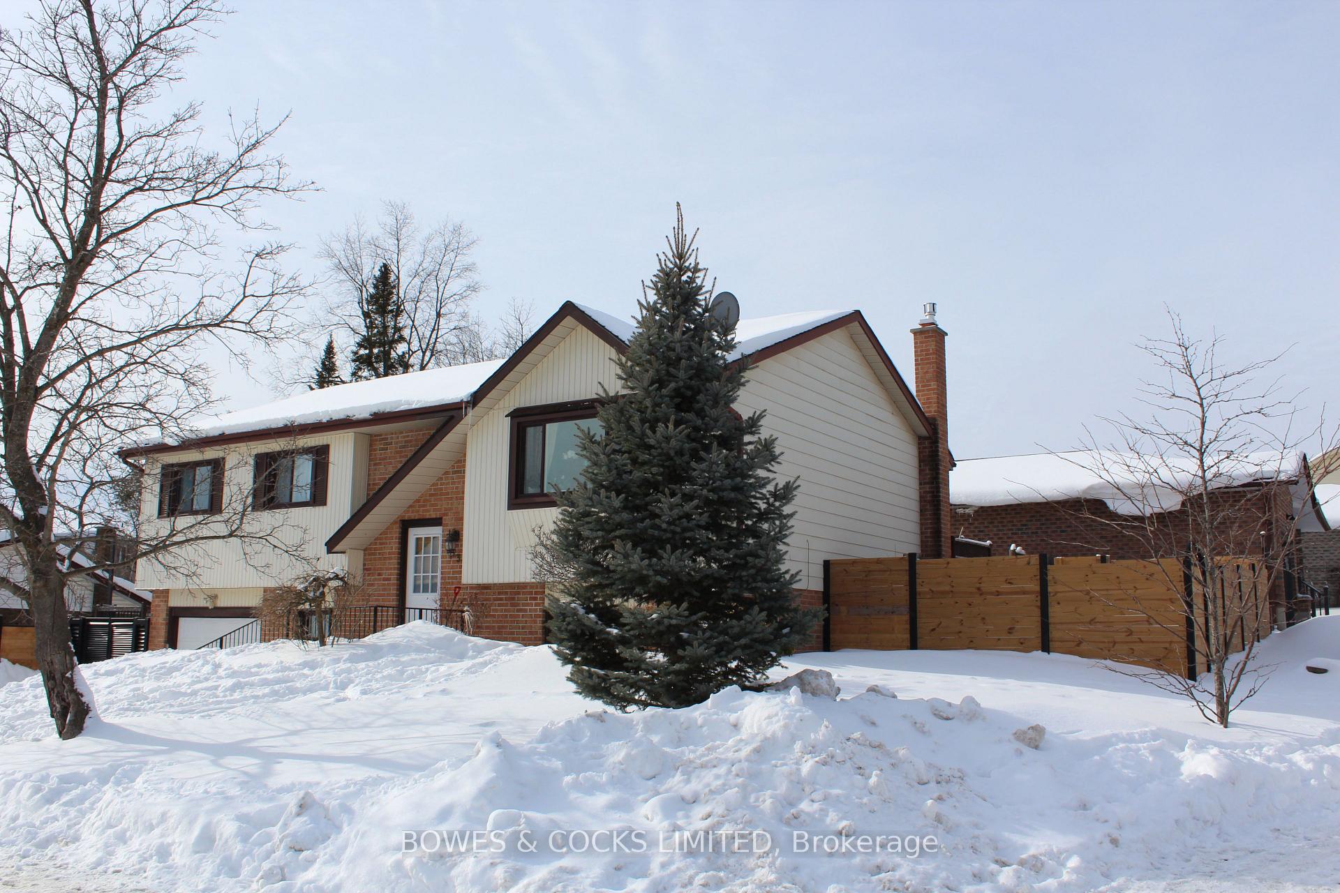 Photo 2 of 2233 Denure Drive, Peterborough, Monaghan Ward 2 — HOMEH